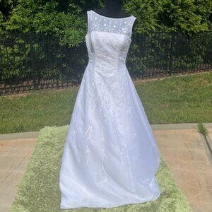 NWT Venus Bridal Gown Sleeveless White Organza Size 12